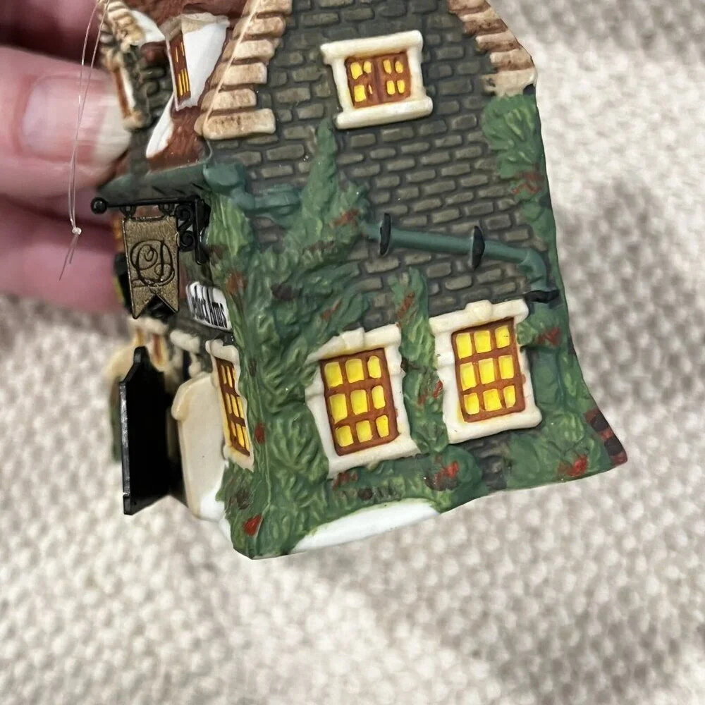Dept 56 Charles Dickens Heritage Dedlock Arms 1994 Collectors Ornament in Box